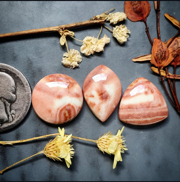 Windy Mountain Round Petal Trillion Set Cabochon