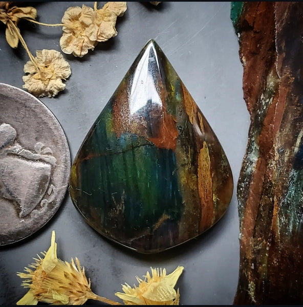 Collawood Drop Cabochon