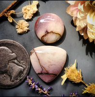 Lilac Mookaite Round Trillion Set Cabochon