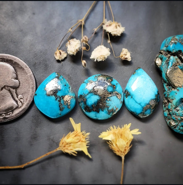 P. Blue Turquoise Droop Round Set Cabochon