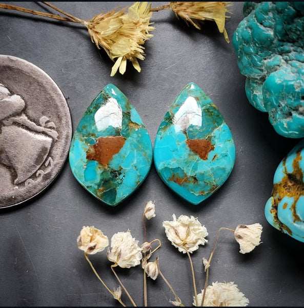 Kingman Petal Set Cabochon