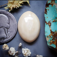 Alaskan WMT Oval Cabochon