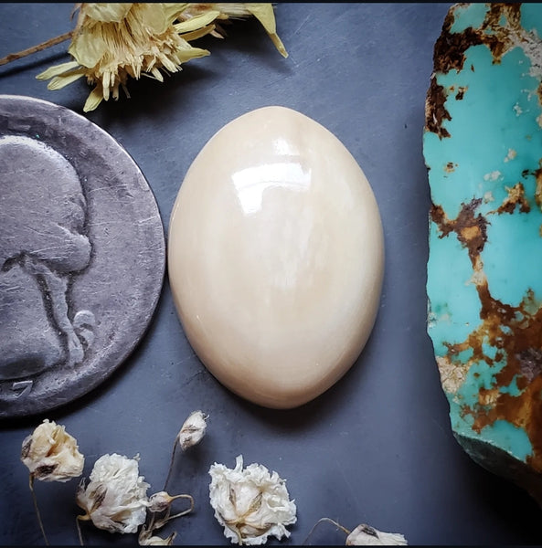 Alaskan WMT Oval Cabochon