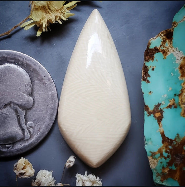 Alaskan WMT Drop Cabochon