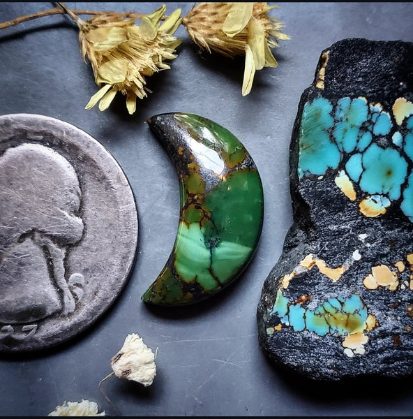 Hubei Crescent Moon Cabochon