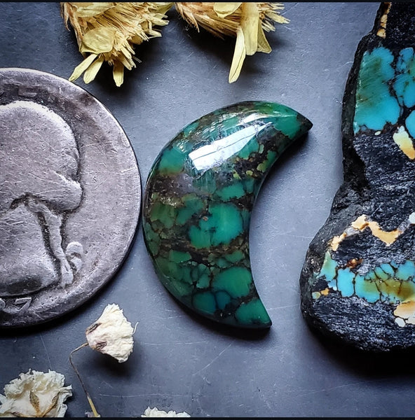 Hubei Crescent Moon Cabochon