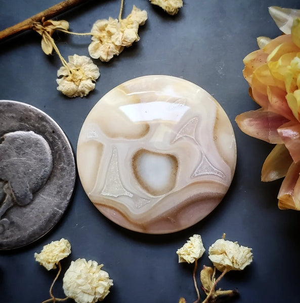 Windy Mountain Round Cabochon