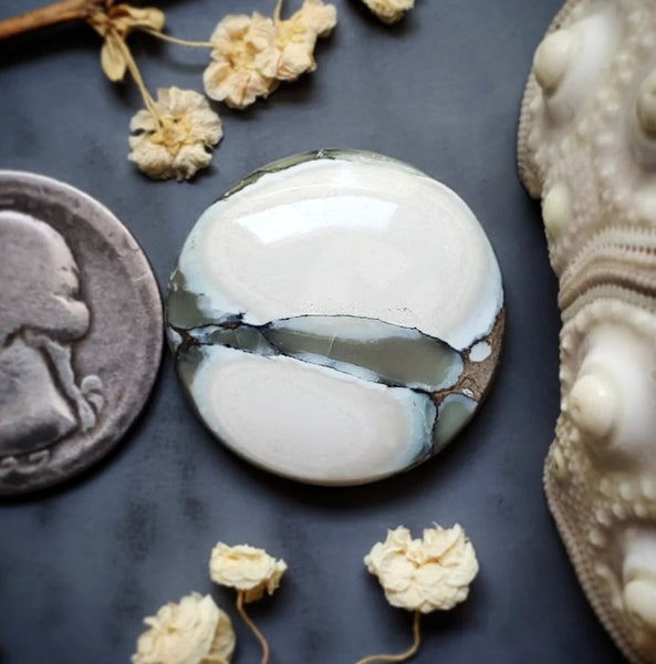 Luna Lacuna Round Cabochon