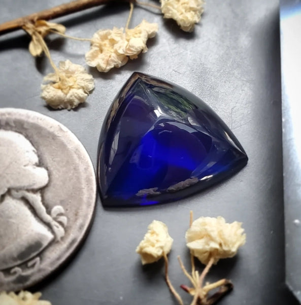 Saphyr Stone Trillion Cabochon