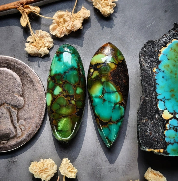 Polychrome Spiderweb Drop Oval Qingu Set Cabochon