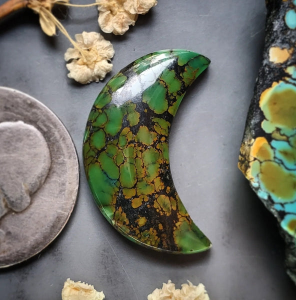 Gold Halo Hubei Turquoise Crescent Moon Cabochon