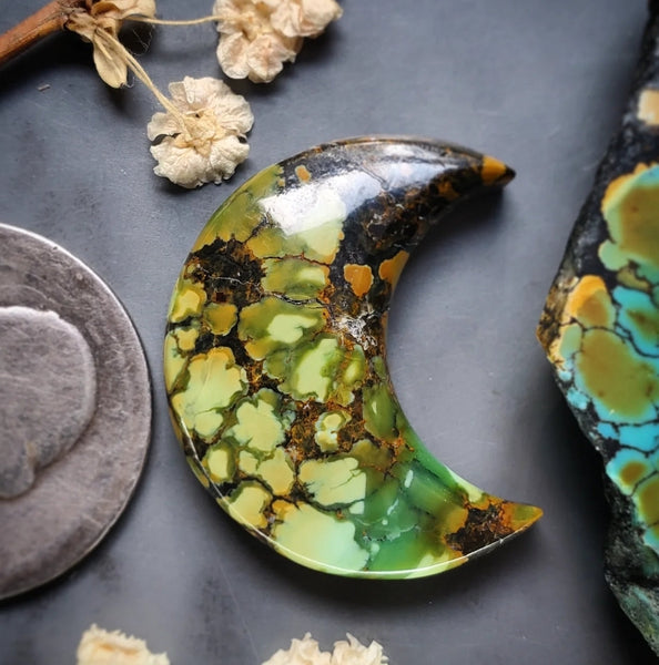 Gold Halo Hubei Turquoise Crescent Moon Cabochon