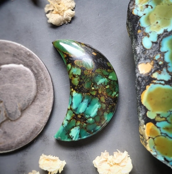 Gold Halo Hubei Turquoise Crescent Moon Cabochon