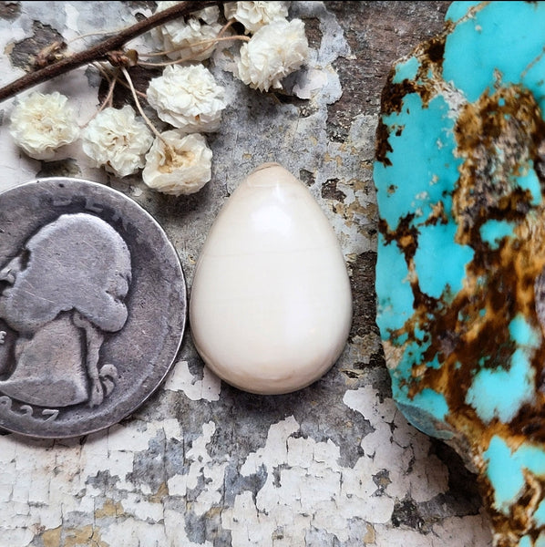 WMT Teardrop Cabochon