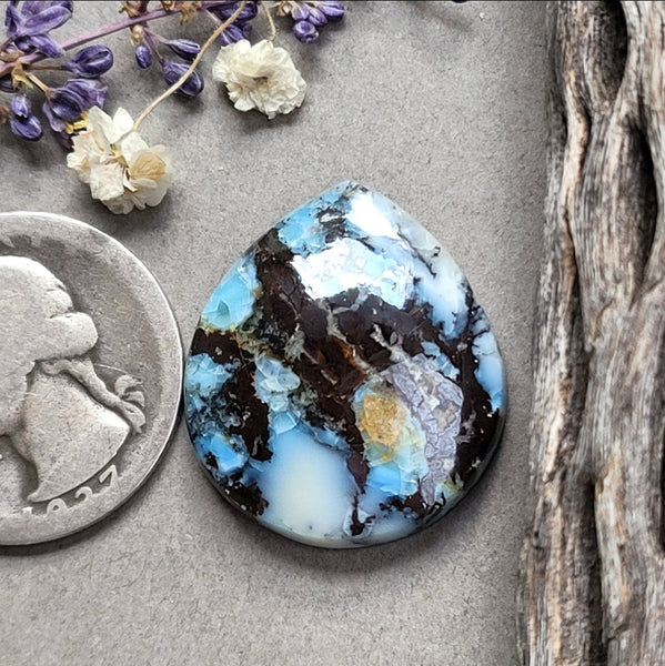 Lavender Hubei Teardrop Cabochon