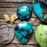 Qingu Teal W/ Red Web Round Drop Set Cabochon