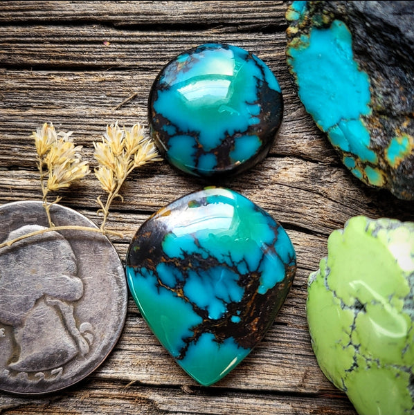 Qingu Teal W/ Red Web Round Drop Set Cabochon