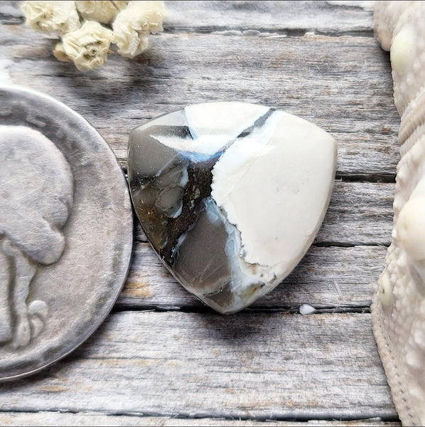 Luna Oscura Tiny Trillion Cabochon
